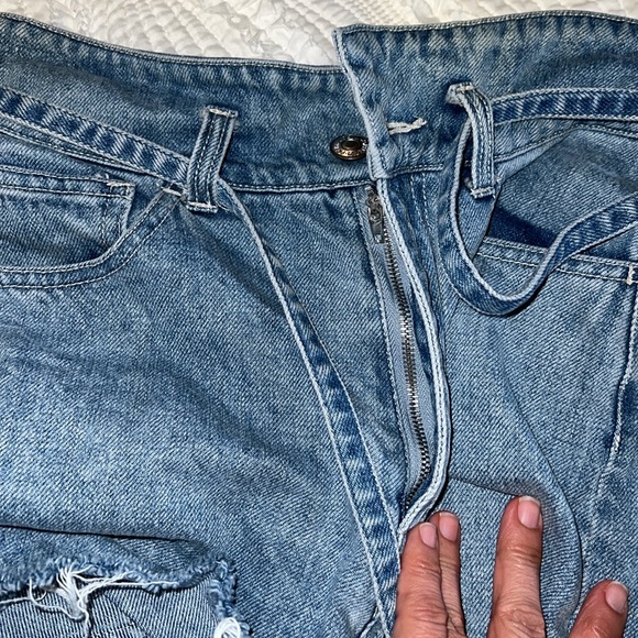Forever 21 denim shorts size 27 in EUC. - Picture 14 of 14